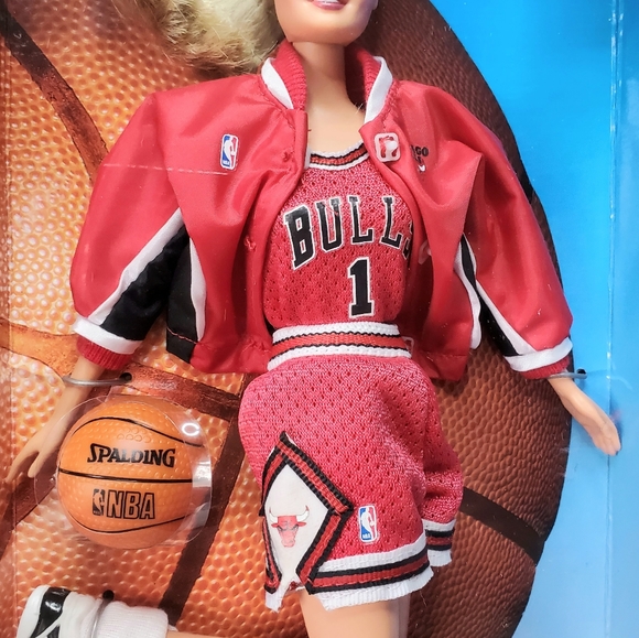 *SOLD* Mattel Officially Licensed NBA Chicago Bulls Barbie '98 Collectible Doll - Picture 11 of 14